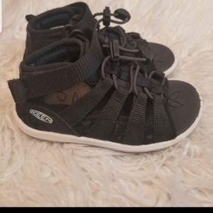 Keen Toddler Hadley sandals Size 8
